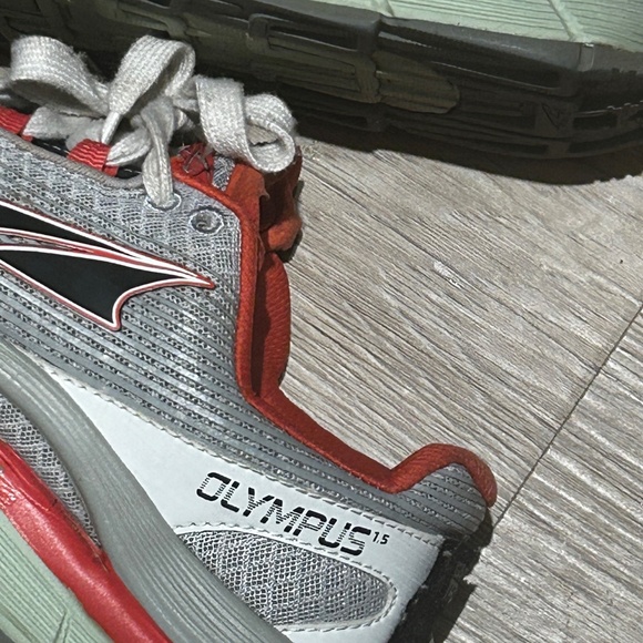 Altra Olympus Womens Sneakers Gaiter Trap - very comfortable! - Picture 5 of 5